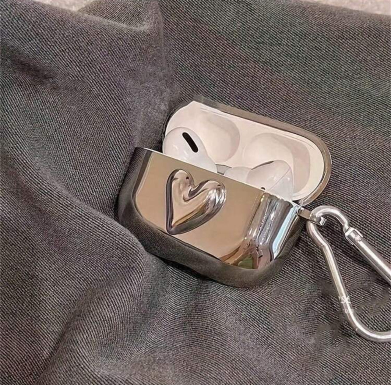 SILVER HEART ENGRAVED AIRPODS CASE